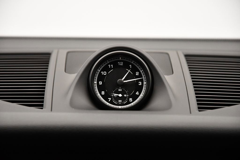 Used 2025 Porsche Macan image 18