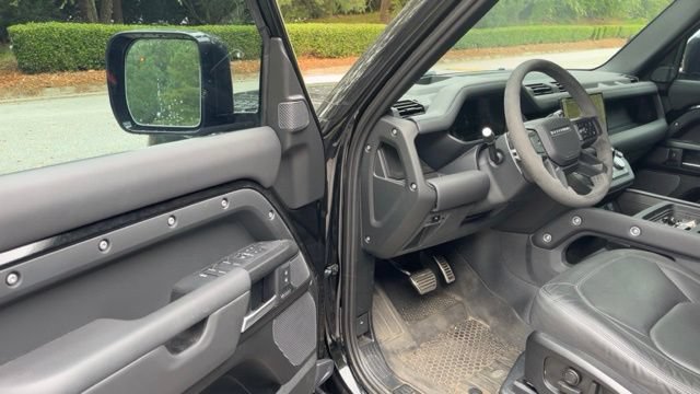 Used 2023 Land Rover Defender 110 V8 AWD/4WD image 4