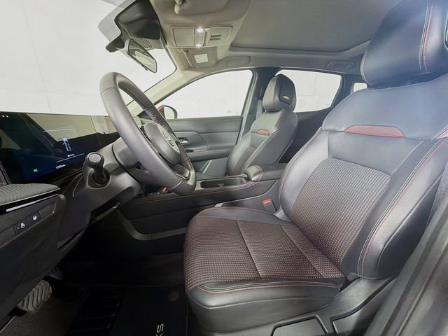 Certified 2025 Nissan Kicks SR w/ SR Premium Package AWD/4WD image 27