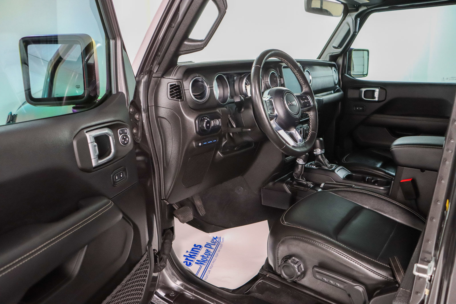 Used 2022 Jeep Wrangler Unlimited Sahara w/ Cold Weather Group image 4