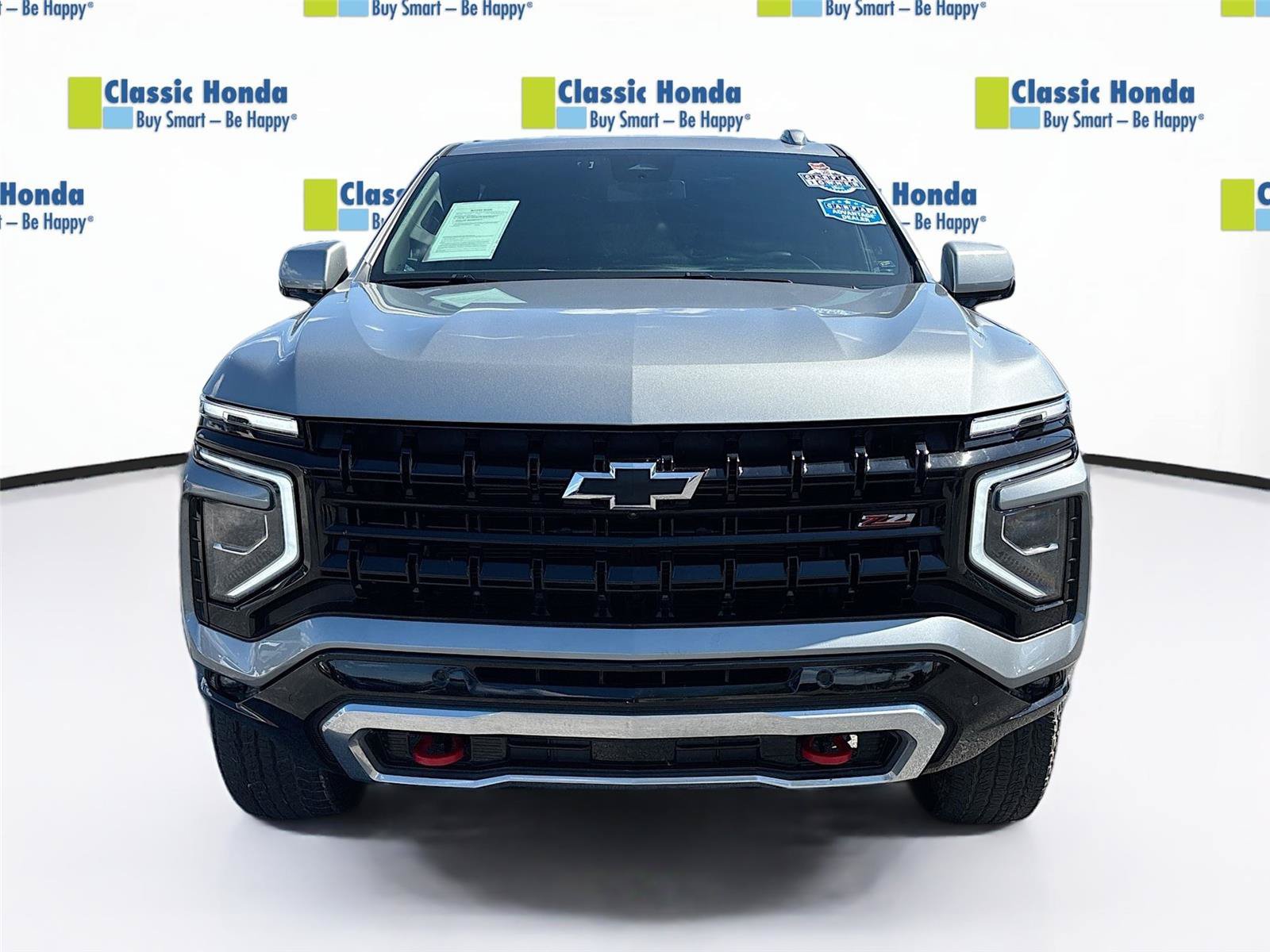 Used 2025 Chevrolet Suburban Z71 AWD/4WD image 2
