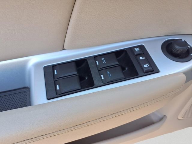 Used 2011 Chrysler 200 Limited FWD image 17