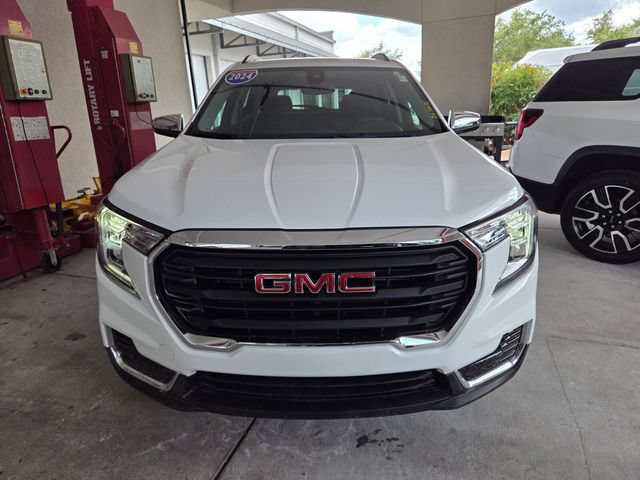 Used 2024 GMC Terrain SLE w/ Driver Convenience Package FWD image 19