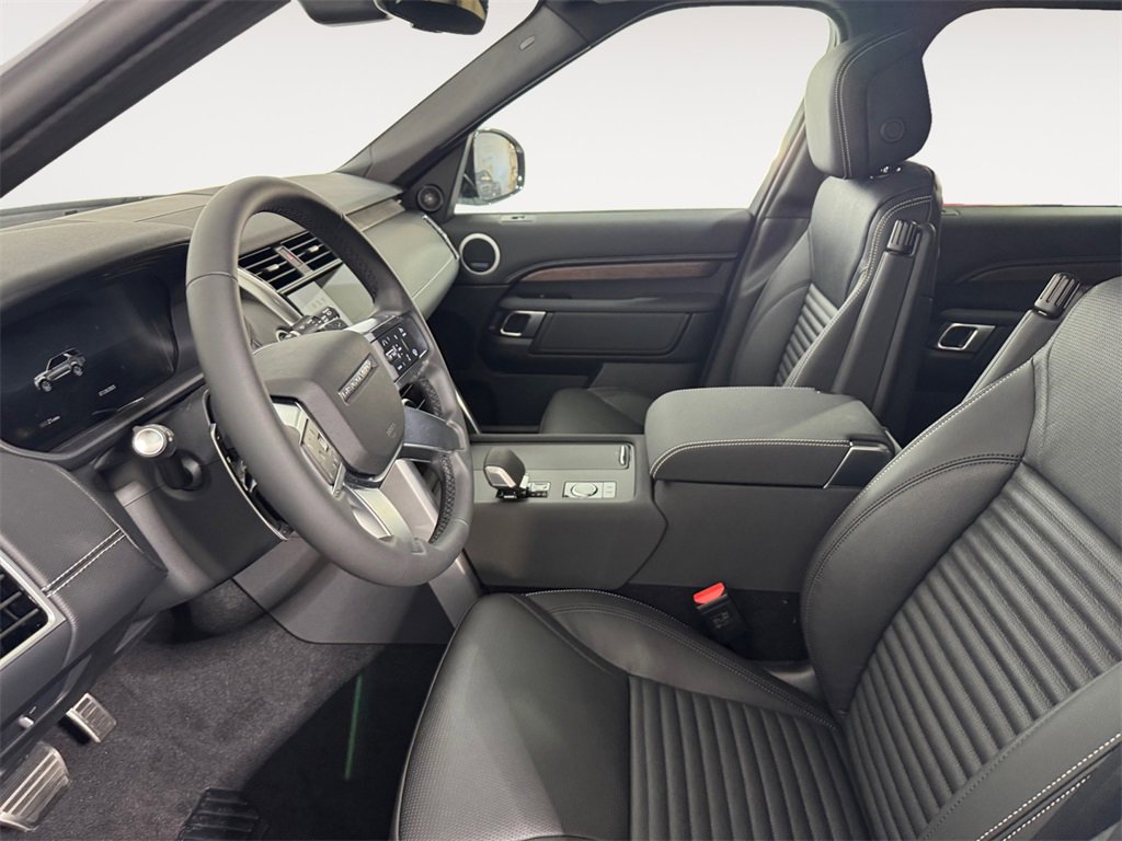 New 2025 Land Rover Discovery Dynamic SE image 9