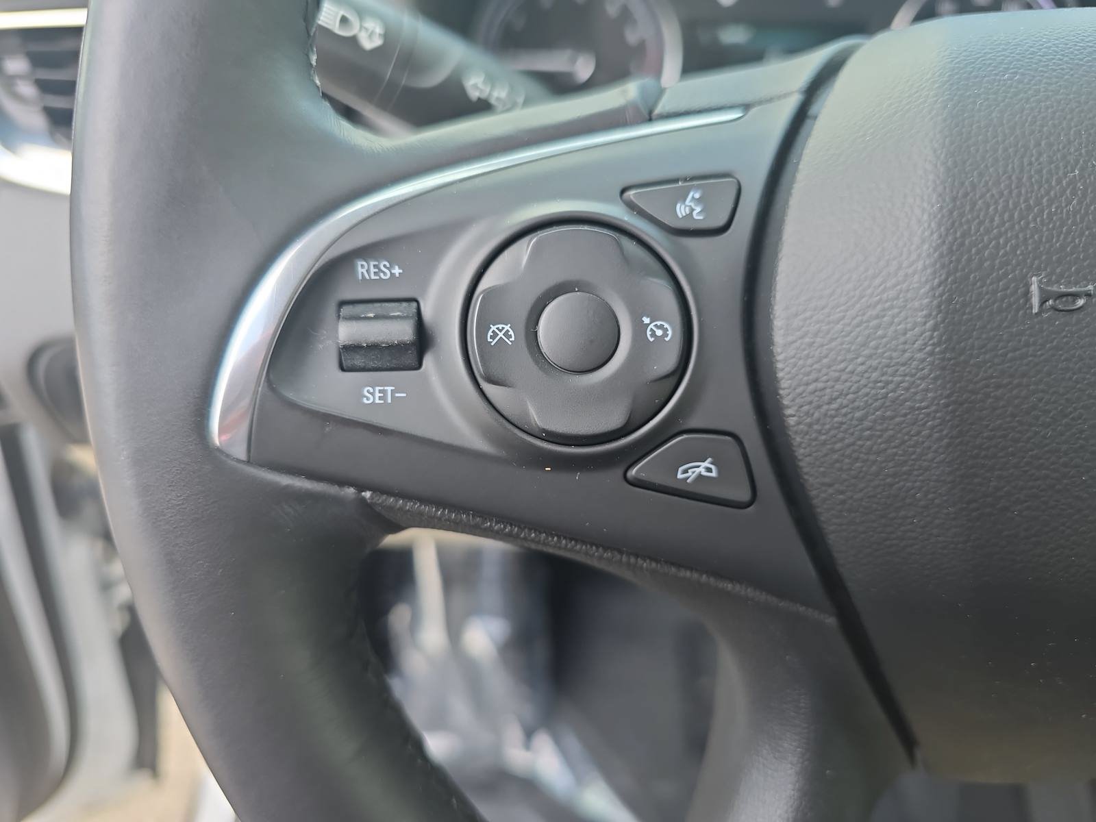 Used 2019 Buick Enclave Essence FWD image 18