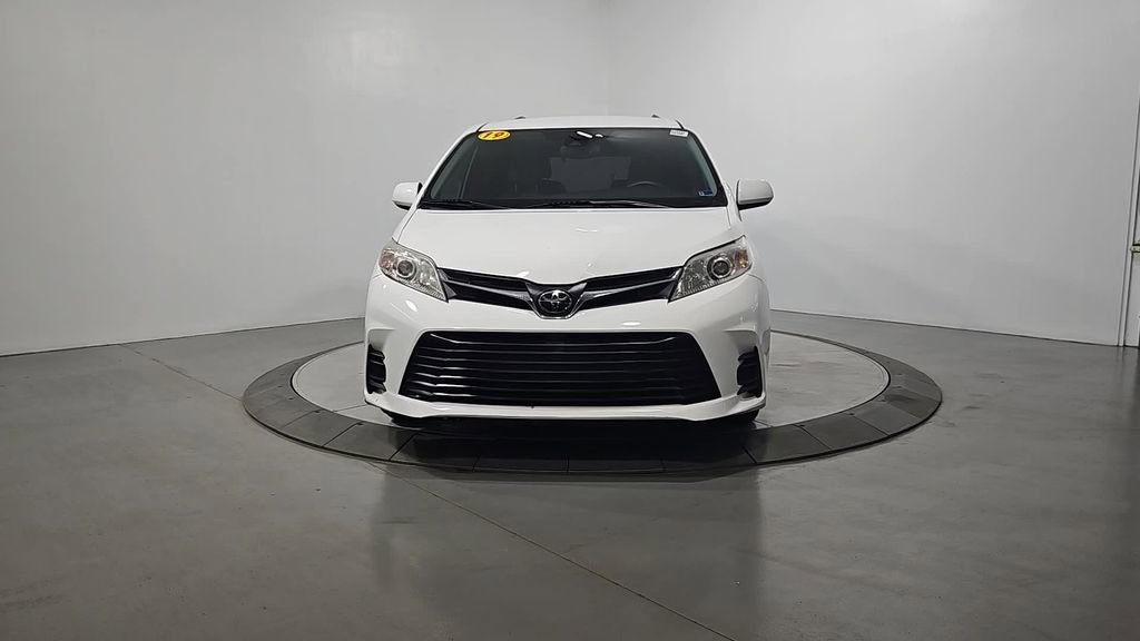 Used 2019 Toyota Sienna LE w/ LE Preferred Package FWD image 9