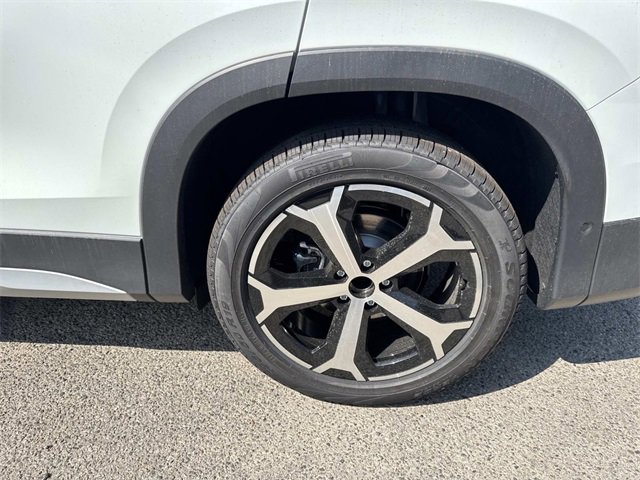 New 2025 Volkswagen Tiguan SE image 8