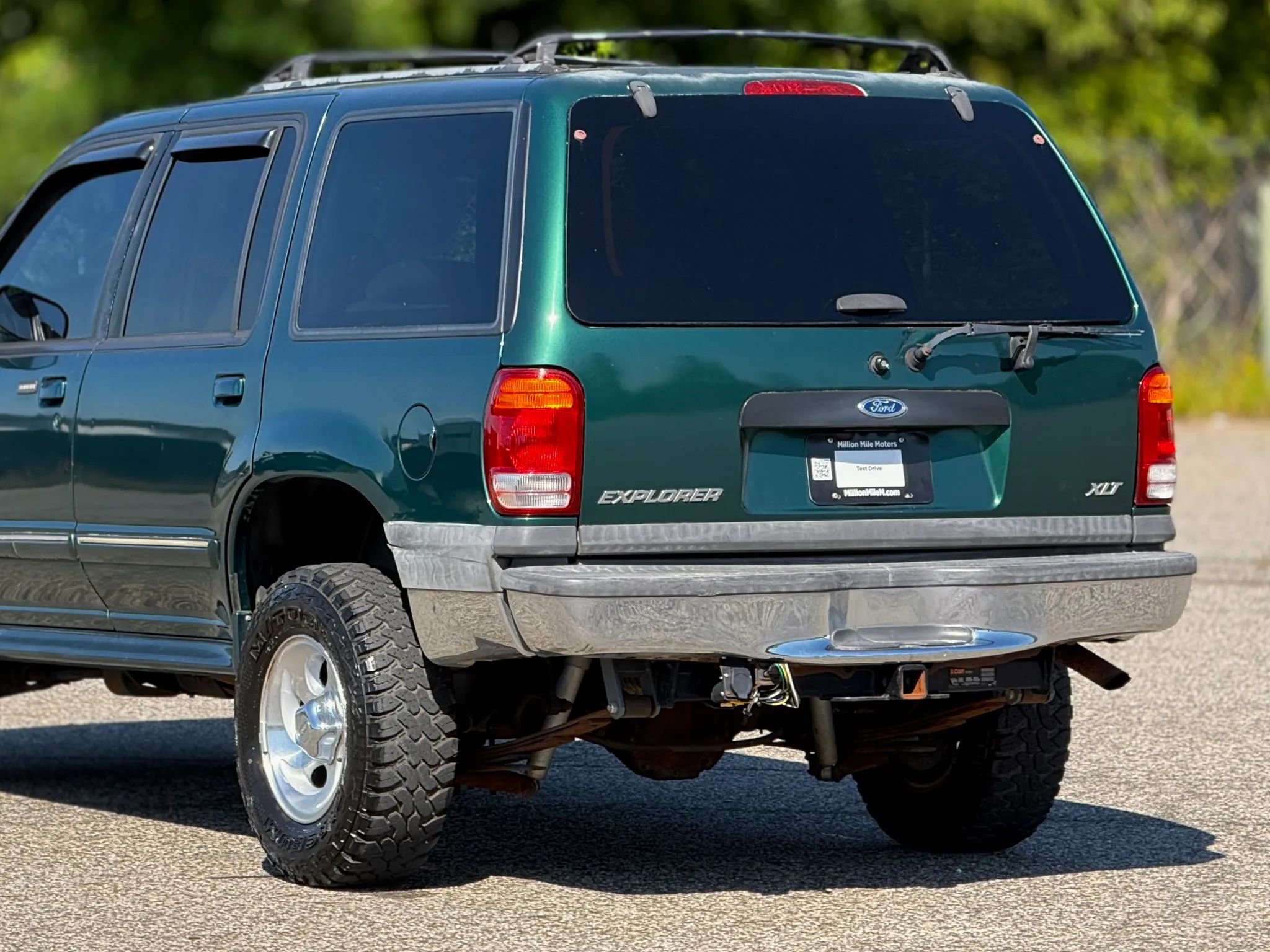 Used 2000 Ford Explorer XLT AWD/4WD image 16