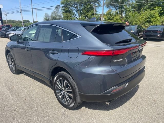 Used 2022 Toyota Venza LE AWD/4WD image 4