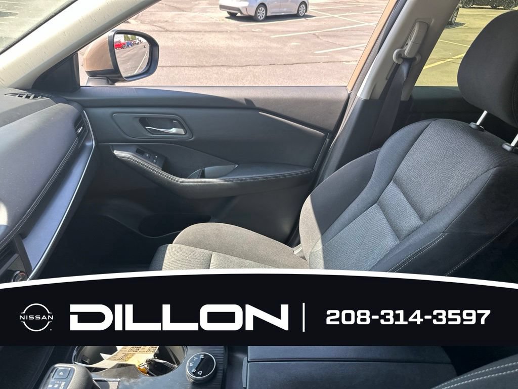 Certified 2025 Nissan Rogue SV AWD/4WD image 6