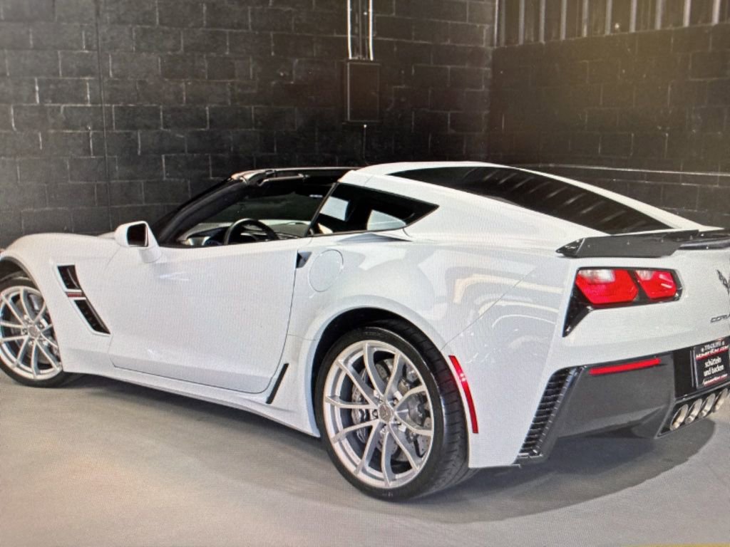 Used 2018 Chevrolet Corvette Grand Sport RWD image 15