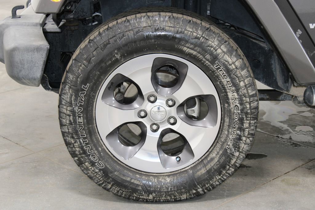 Used 2016 Jeep Wrangler Unlimited Sahara w/ Dual Top Group image 19