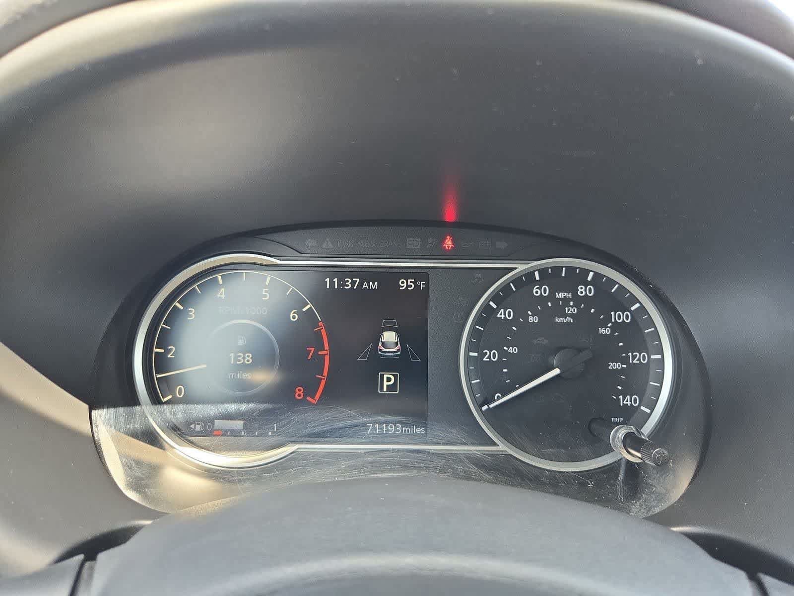 Used 2018 Nissan Kicks SR FWD image 29