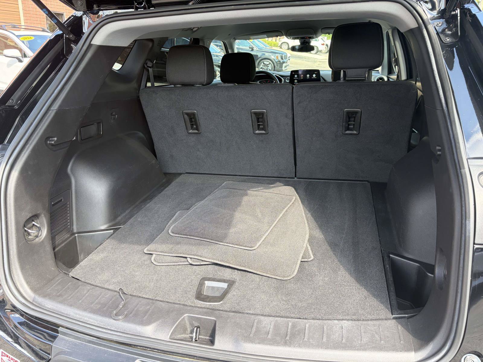 Used 2025 Chevrolet Blazer LT FWD image 29