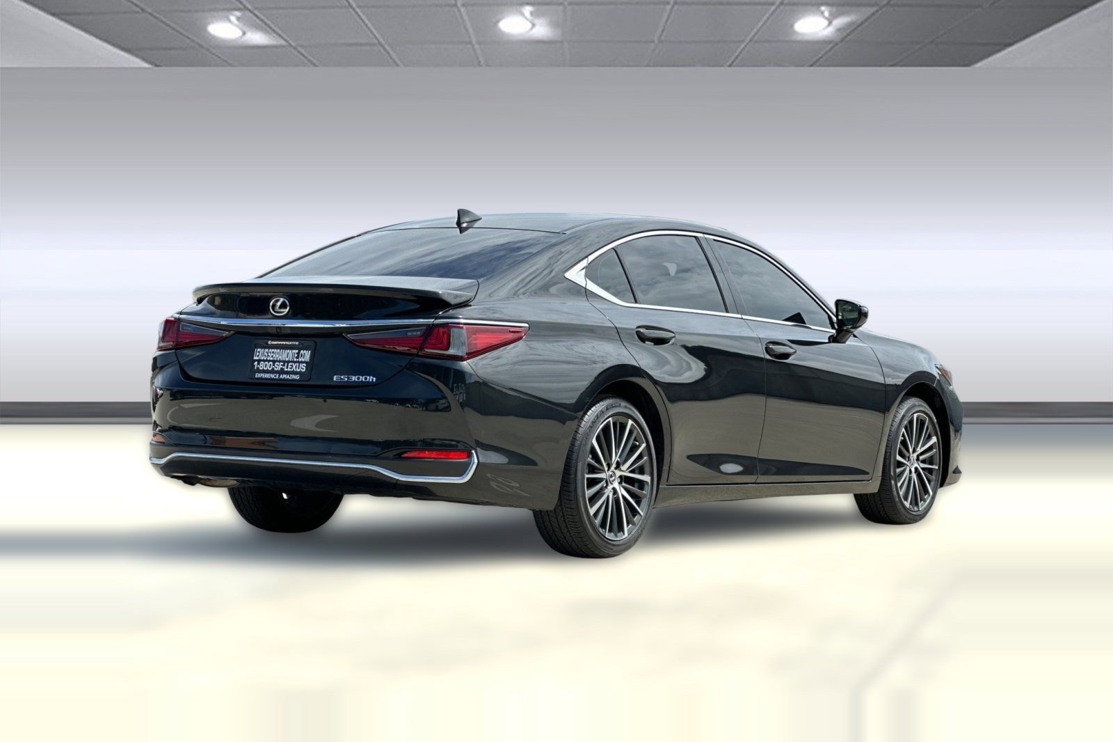 Used 2025 Lexus ES 300h w/ Premium Package image 8