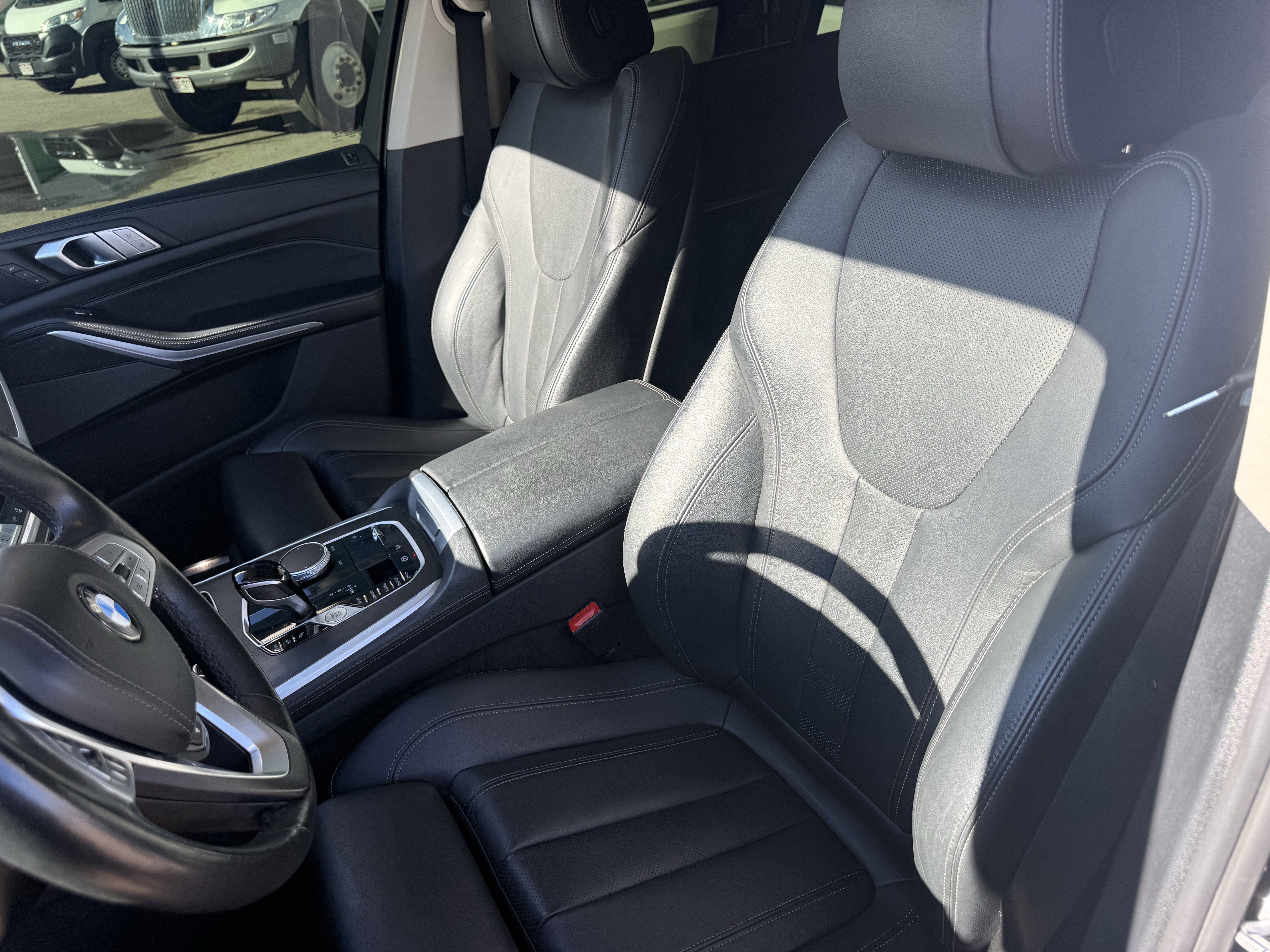 Used 2022 BMW X7 xDrive40i w/ Premium Package image 14