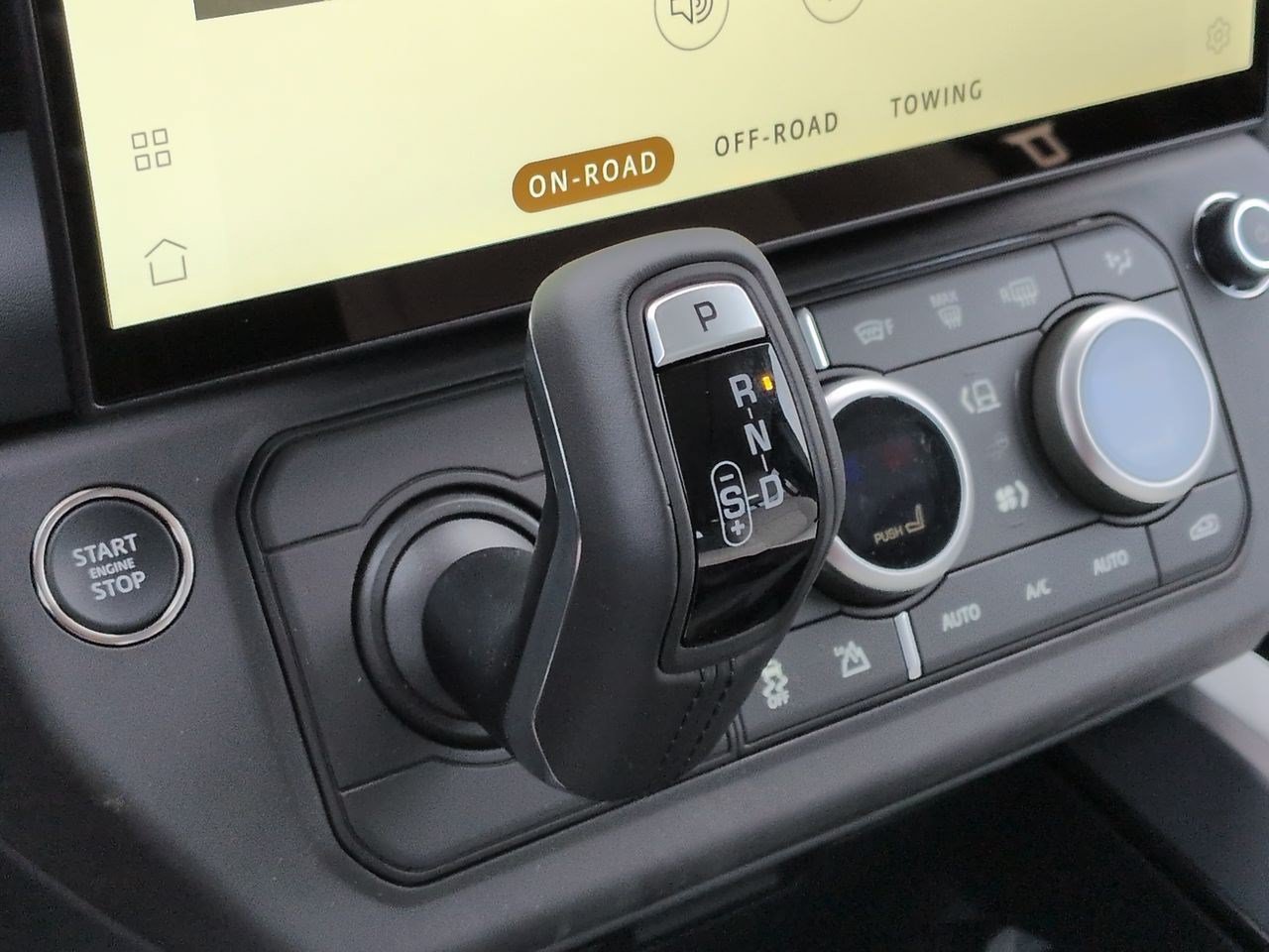 New 2026 Land Rover Defender 110 X-Dynamic SE AWD/4WD image 18