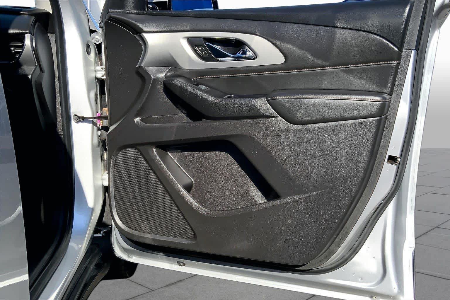 Used 2019 Chevrolet Traverse LT FWD image 23