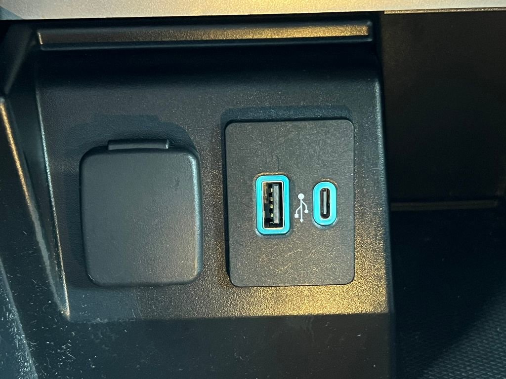 Used 2020 Ford Explorer XLT w/ Equipment Group 202A image 29