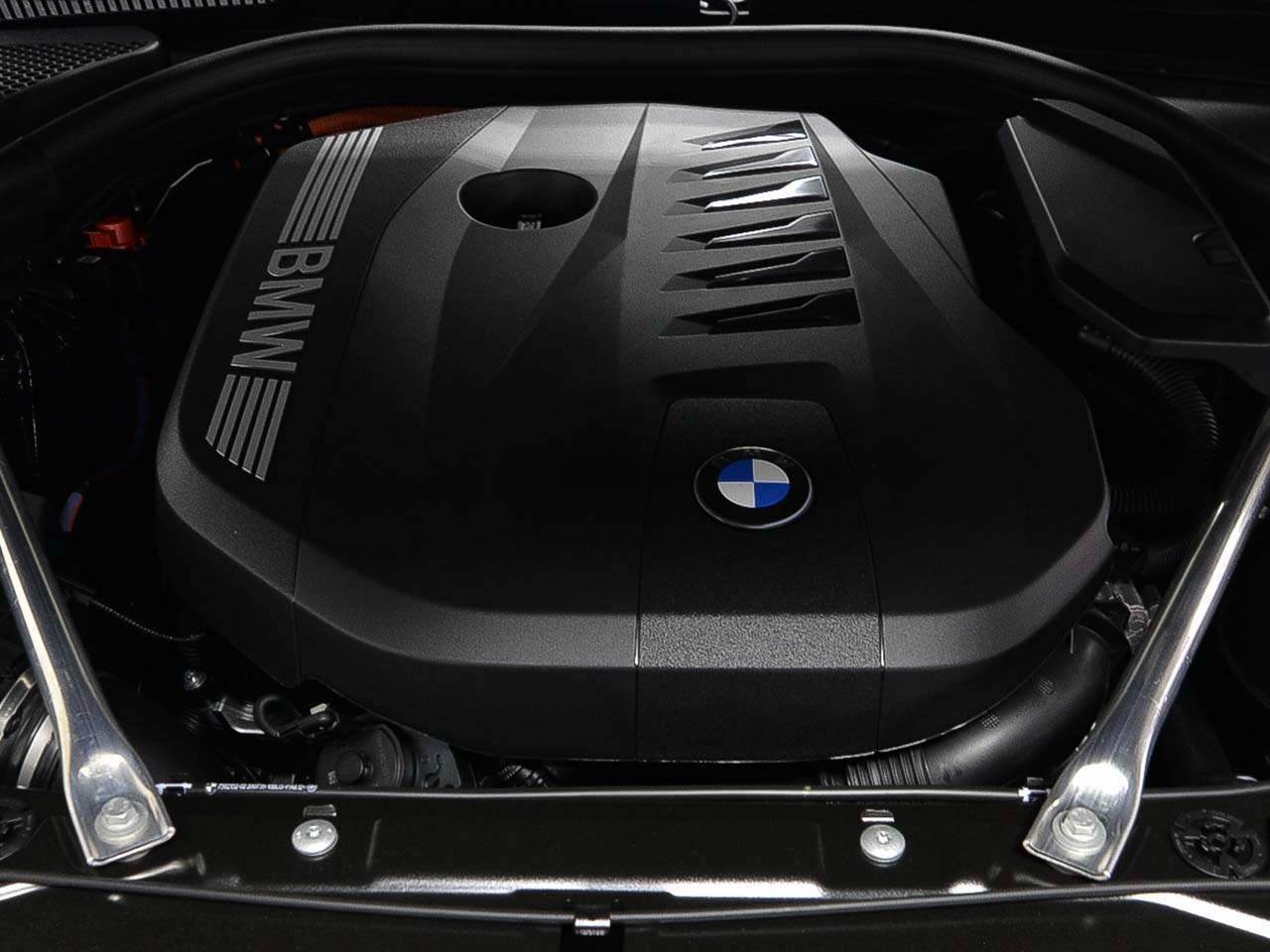 New 2027 BMW 550e xDrive w/ Premium Package AWD/4WD image 18