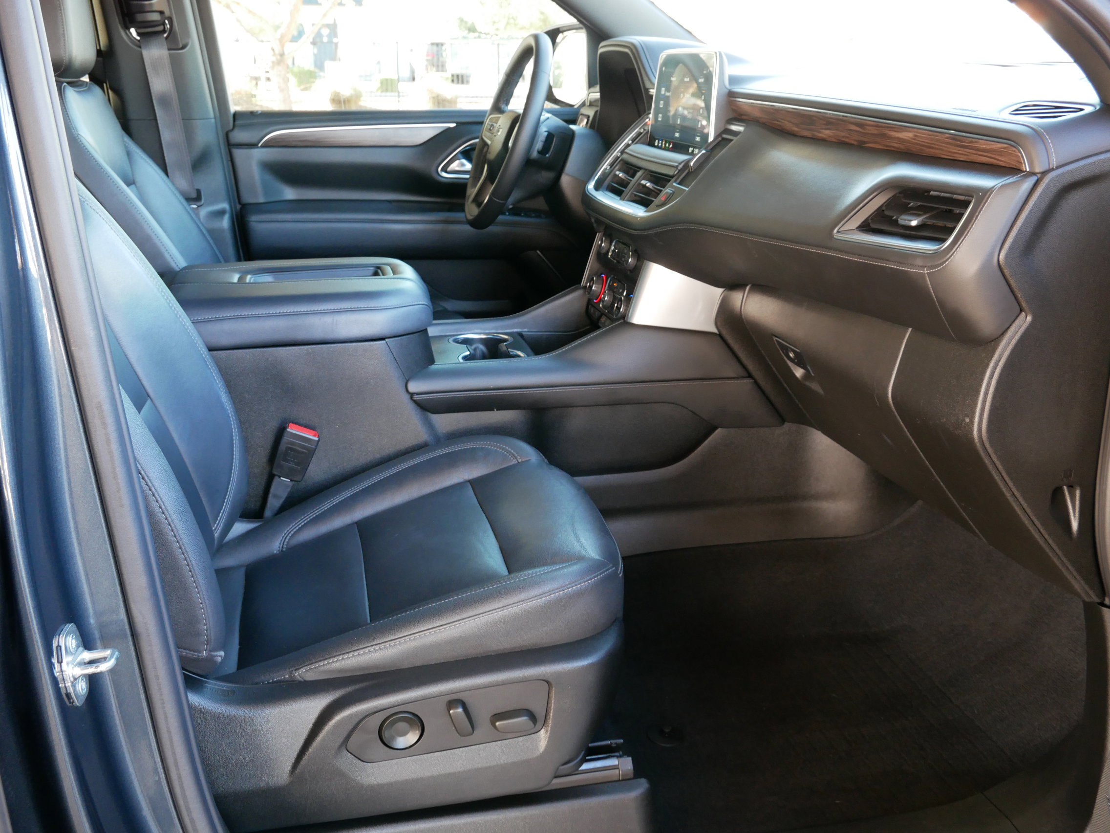 Used 2021 Chevrolet Suburban Z71 w/ Rear Media and Nav Package image 10