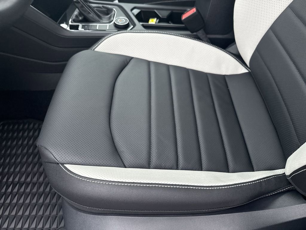 New 2025 Volkswagen Taos SEL AWD/4WD image 9