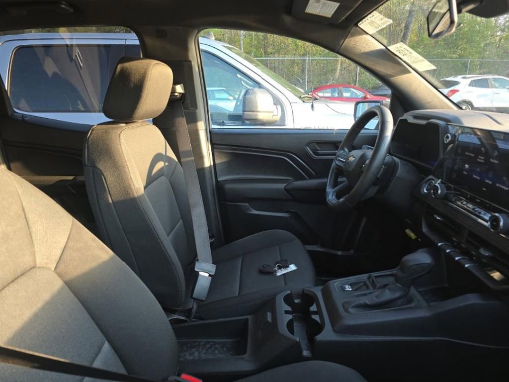 Used 2024 Chevrolet Colorado W/T image 8