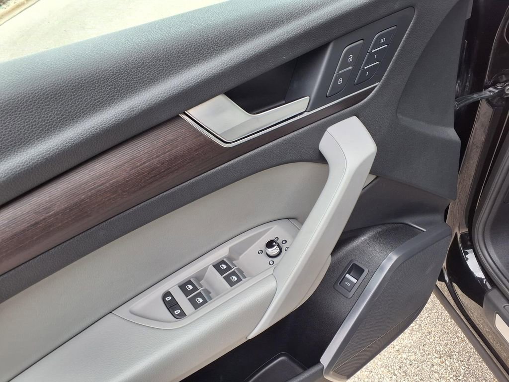 Used 2022 Audi Q5 2.0T Premium w/ Convenience Package AWD/4WD image 9