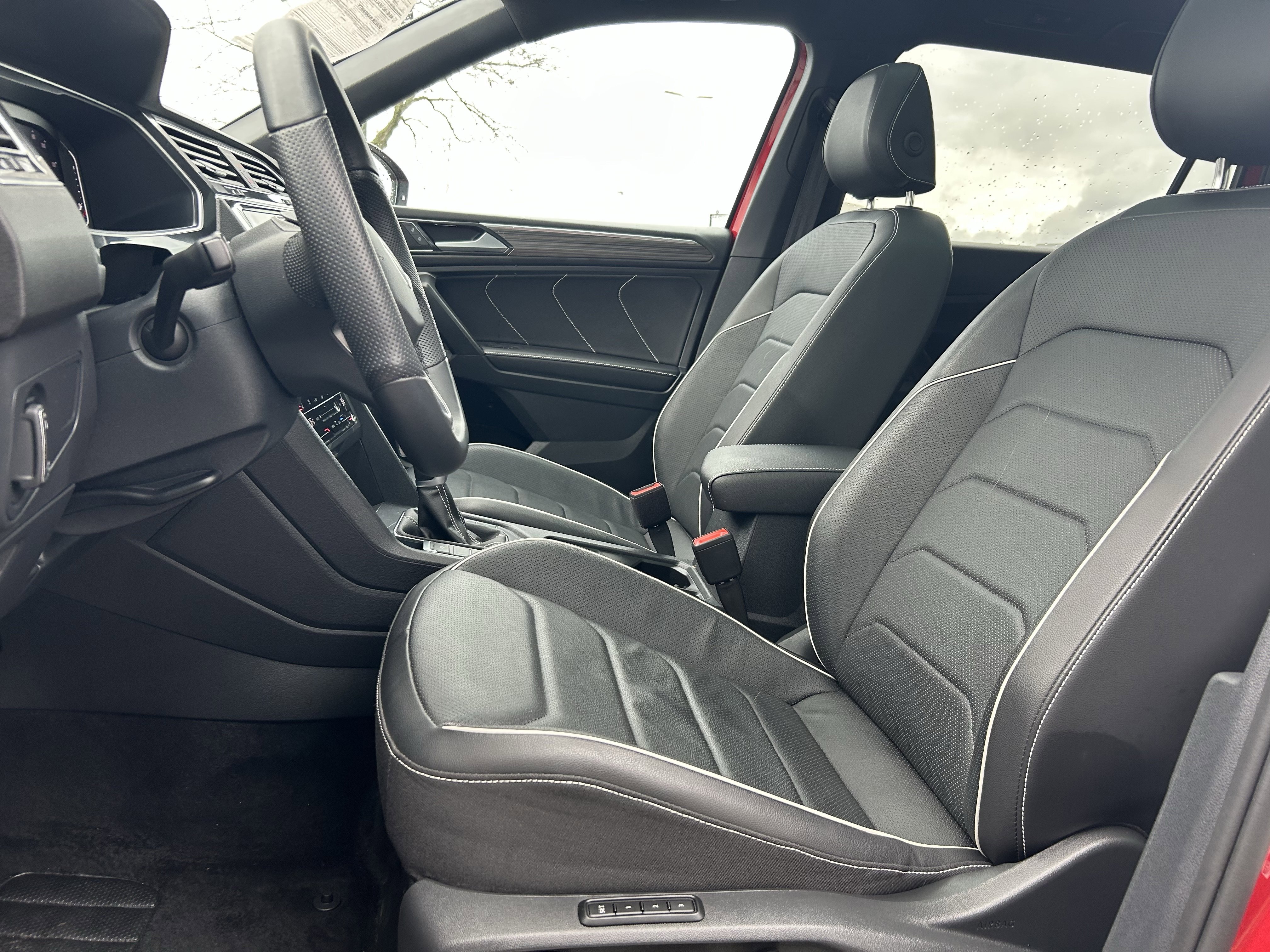 Certified 2024 Volkswagen Tiguan SEL R-Line image 22