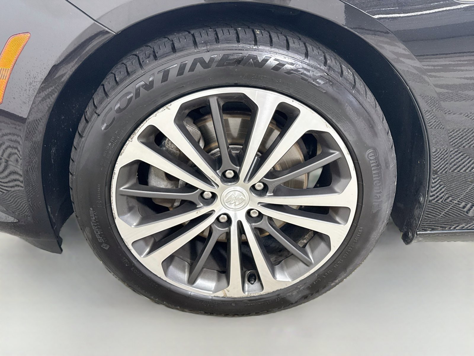 Used 2018 Buick Regal Essence w/ Sights and Sounds Package AWD/4WD image 29