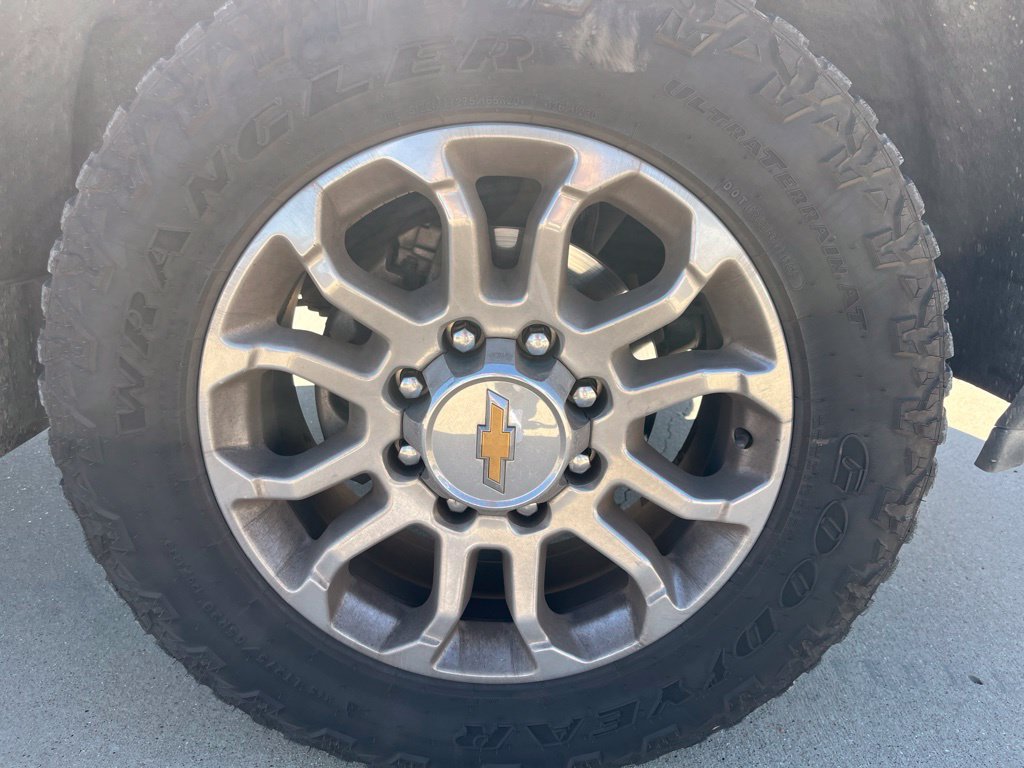 Used 2024 Chevrolet Silverado 2500 LTZ w/ LTZ Plus Package AWD/4WD image 8