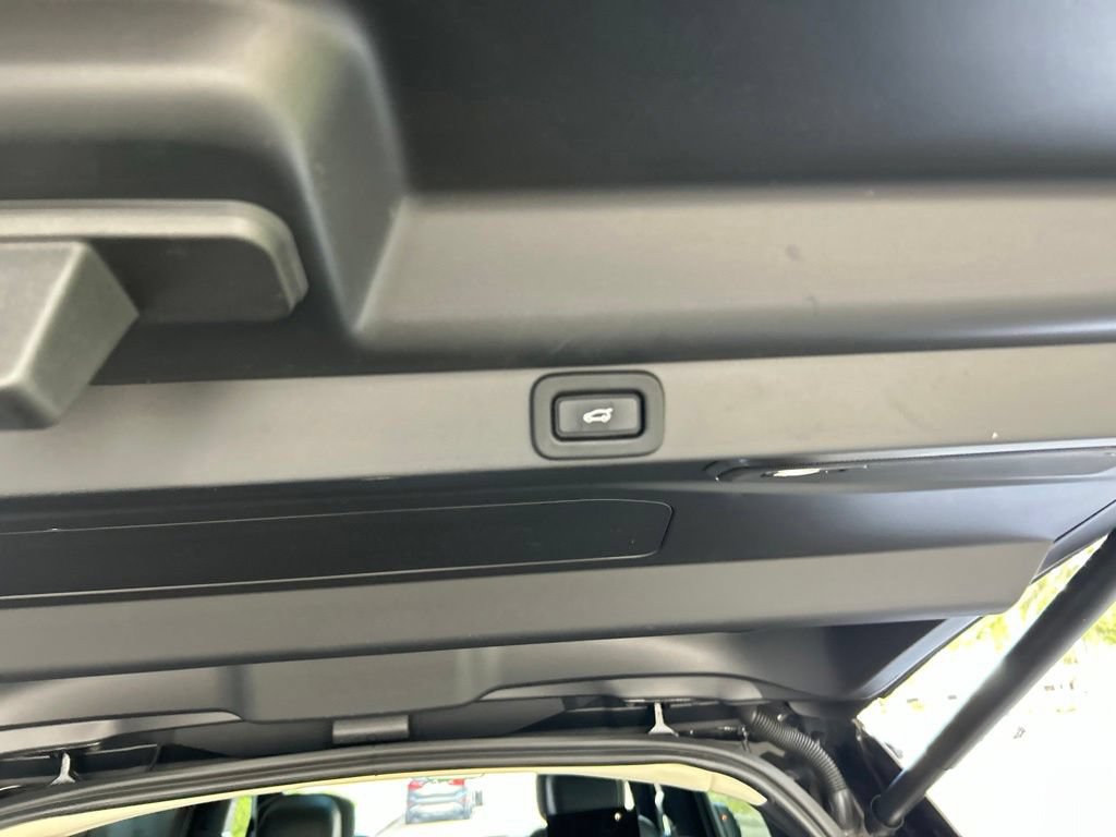 Used 2022 Land Rover Range Rover Long Wheelbase First Edition AWD/4WD image 35
