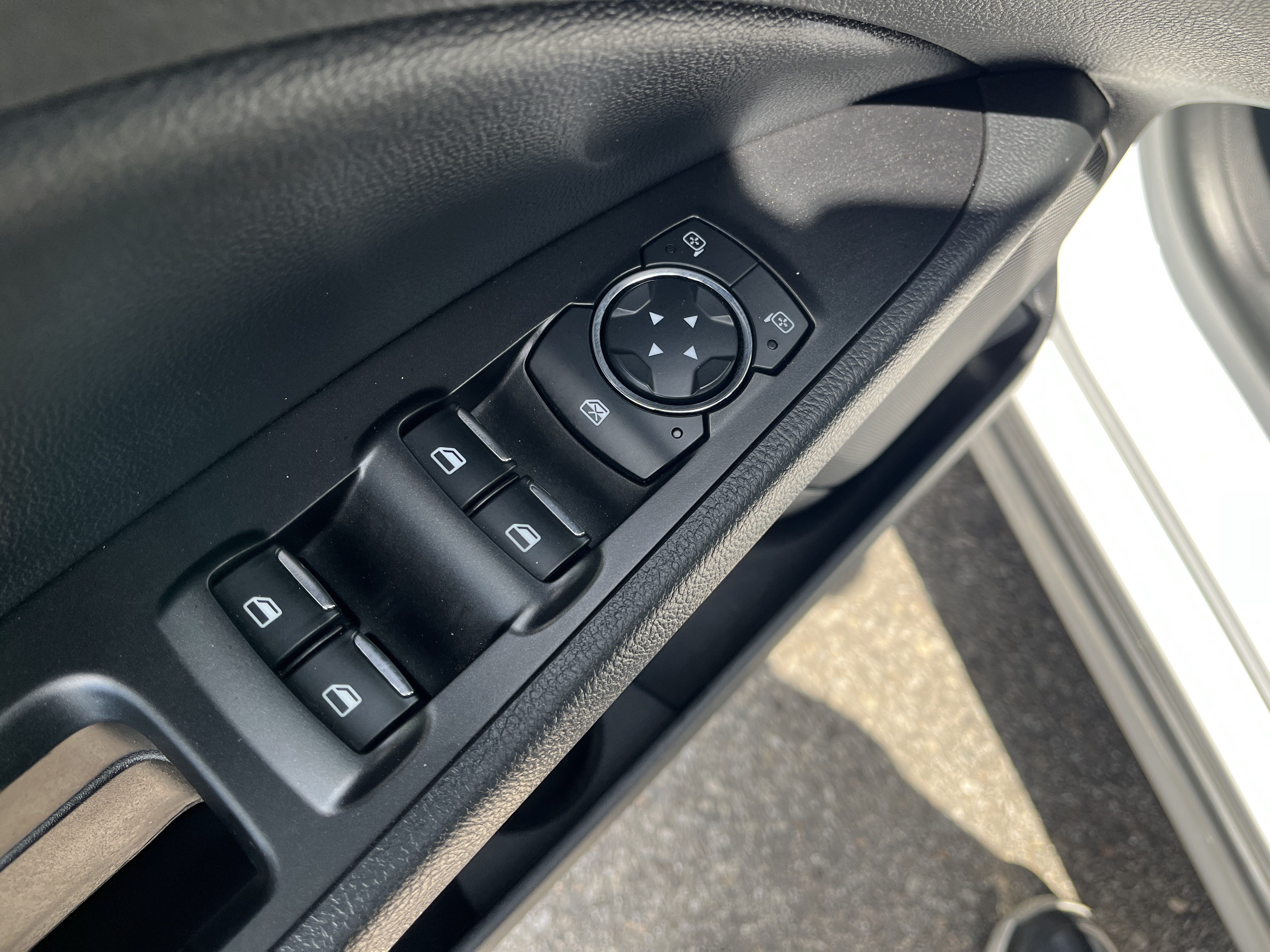 Used 2019 Ford Fusion SEL FWD image 18