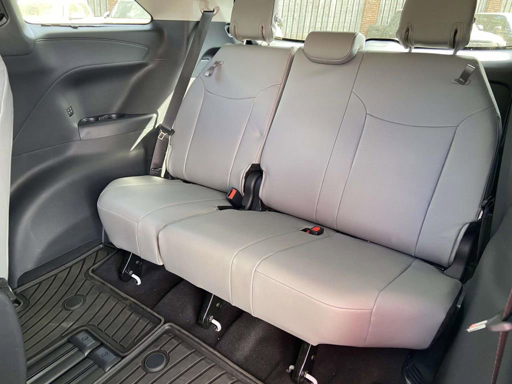 New 2026 Toyota Sienna XLE image 15
