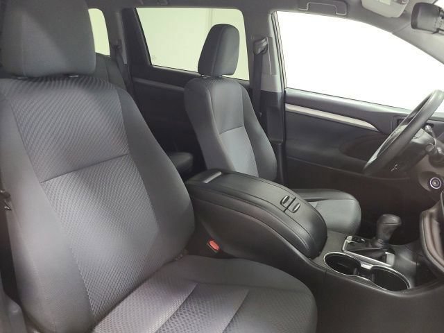 Certified 2019 Toyota Highlander LE FWD image 13
