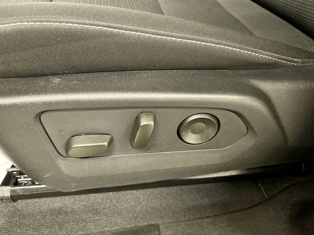 Used 2024 Chevrolet Colorado LT w/ LT Convenience Package II image 10