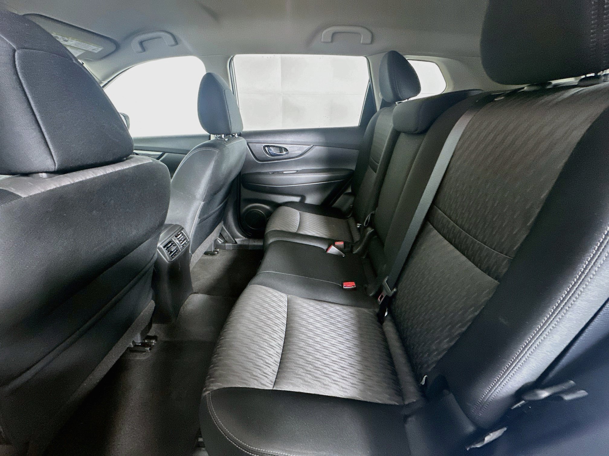 Used 2017 Nissan Rogue SV FWD image 26