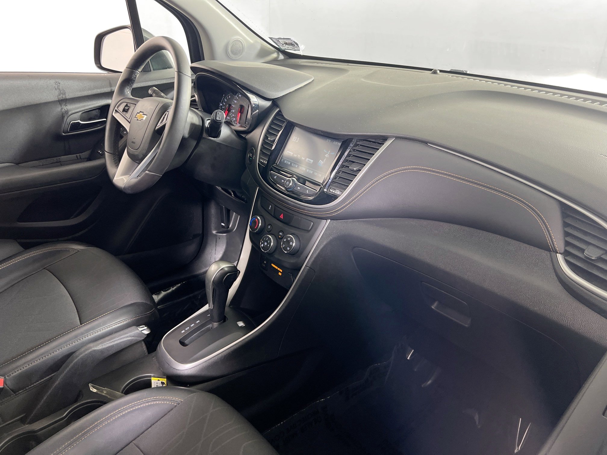 Used 2017 Chevrolet Trax LT w/ LT Convenience Package FWD image 26