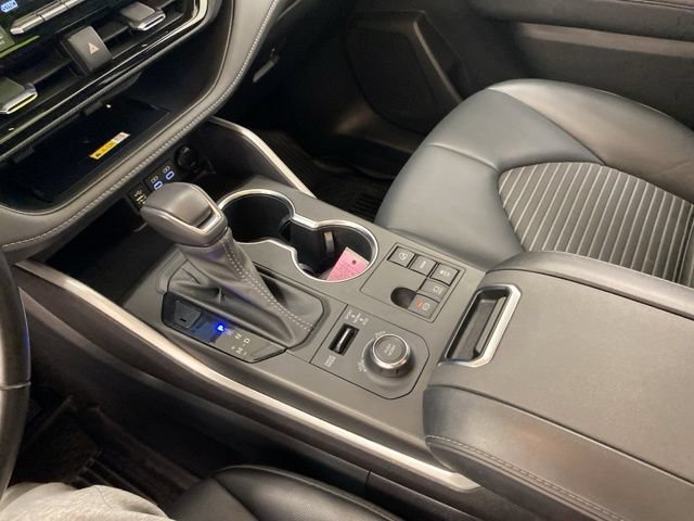 Used 2023 Toyota Highlander XSE AWD/4WD image 24