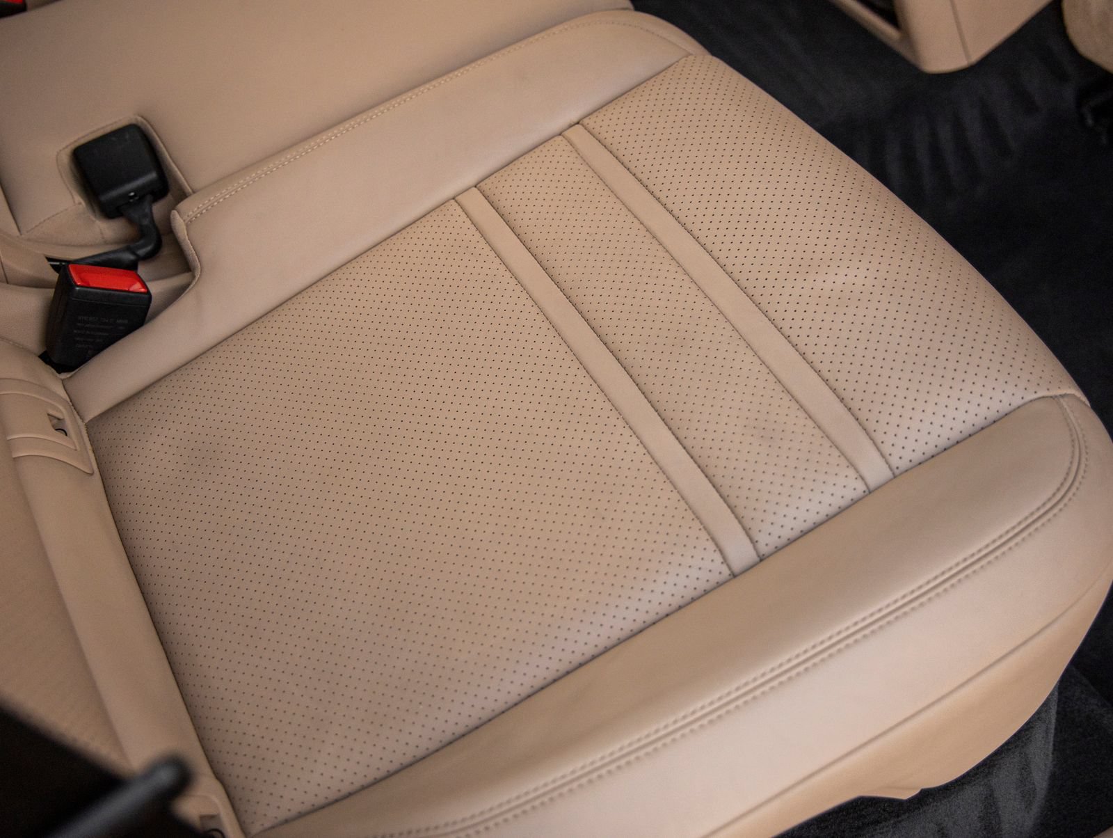 Certified 2023 Porsche Cayenne AWD/4WD image 40