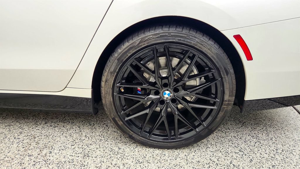 Used 2023 BMW i7 xDrive60 AWD/4WD image 9