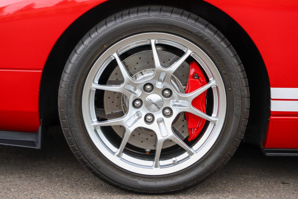 Used 2006 Ford GT RWD image 16