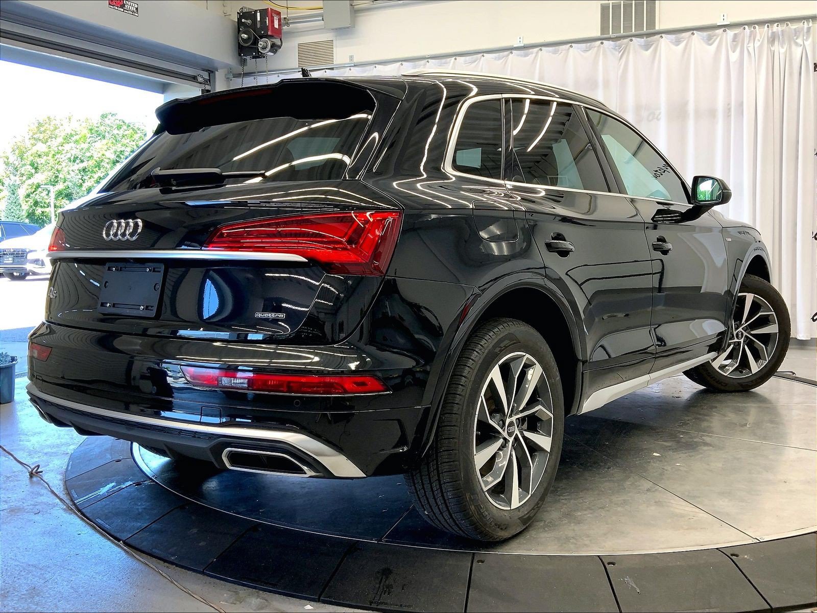 Used 2023 Audi Q5 2.0T Premium Plus w/ Premium Plus Package AWD/4WD image 12