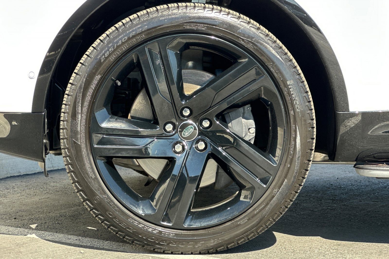 Used 2025 Land Rover Discovery Dynamic SE image 26