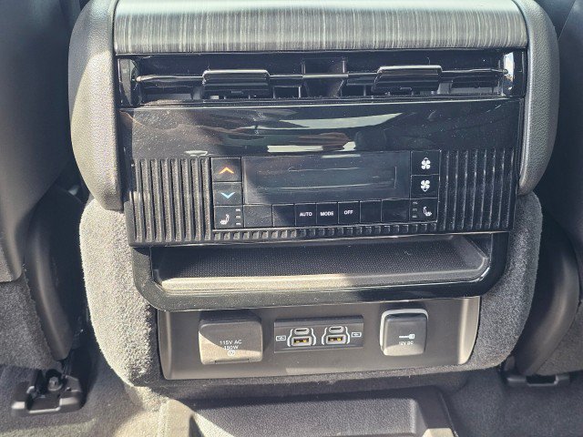 Certified 2024 Jeep Wagoneer Series III w/ Premium Group I AWD/4WD image 23