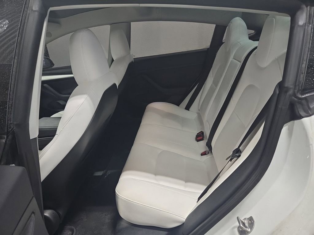 Used 2023 Tesla Model 3 Standard Range image 4