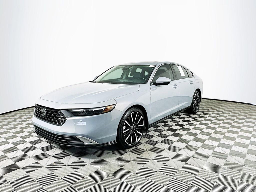 Used 2024 Honda Accord Touring image 4