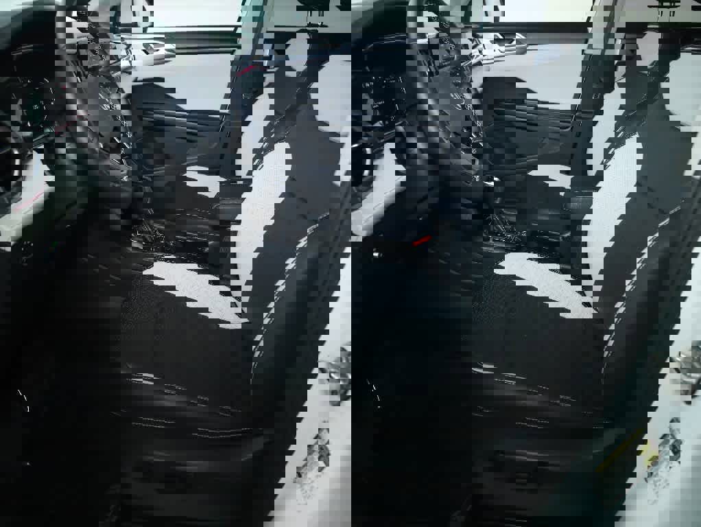 Certified 2025 Volkswagen Taos SEL image 18