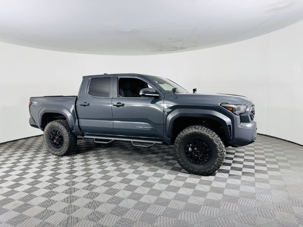 Used 2024 Toyota Tacoma TRD Off-Road w/ TRD Off Road Upgrade Package AWD/4WD image 2