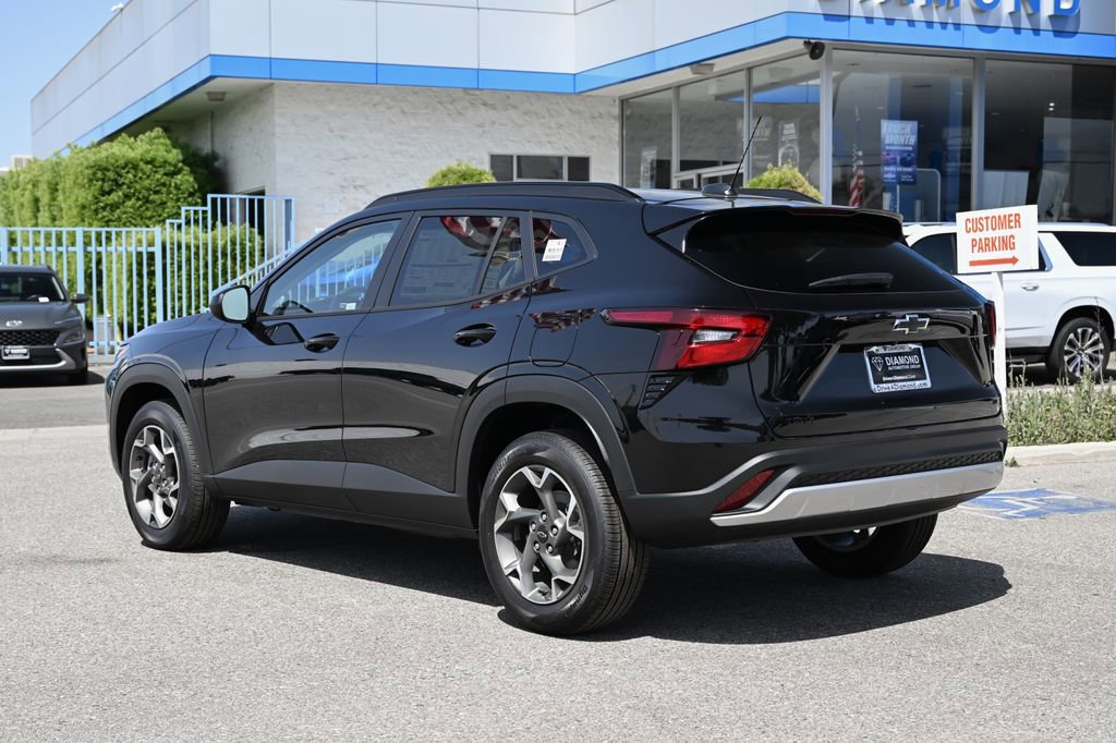 New 2026 Chevrolet Trax LT w/ LPO, Blackout Package FWD image 6